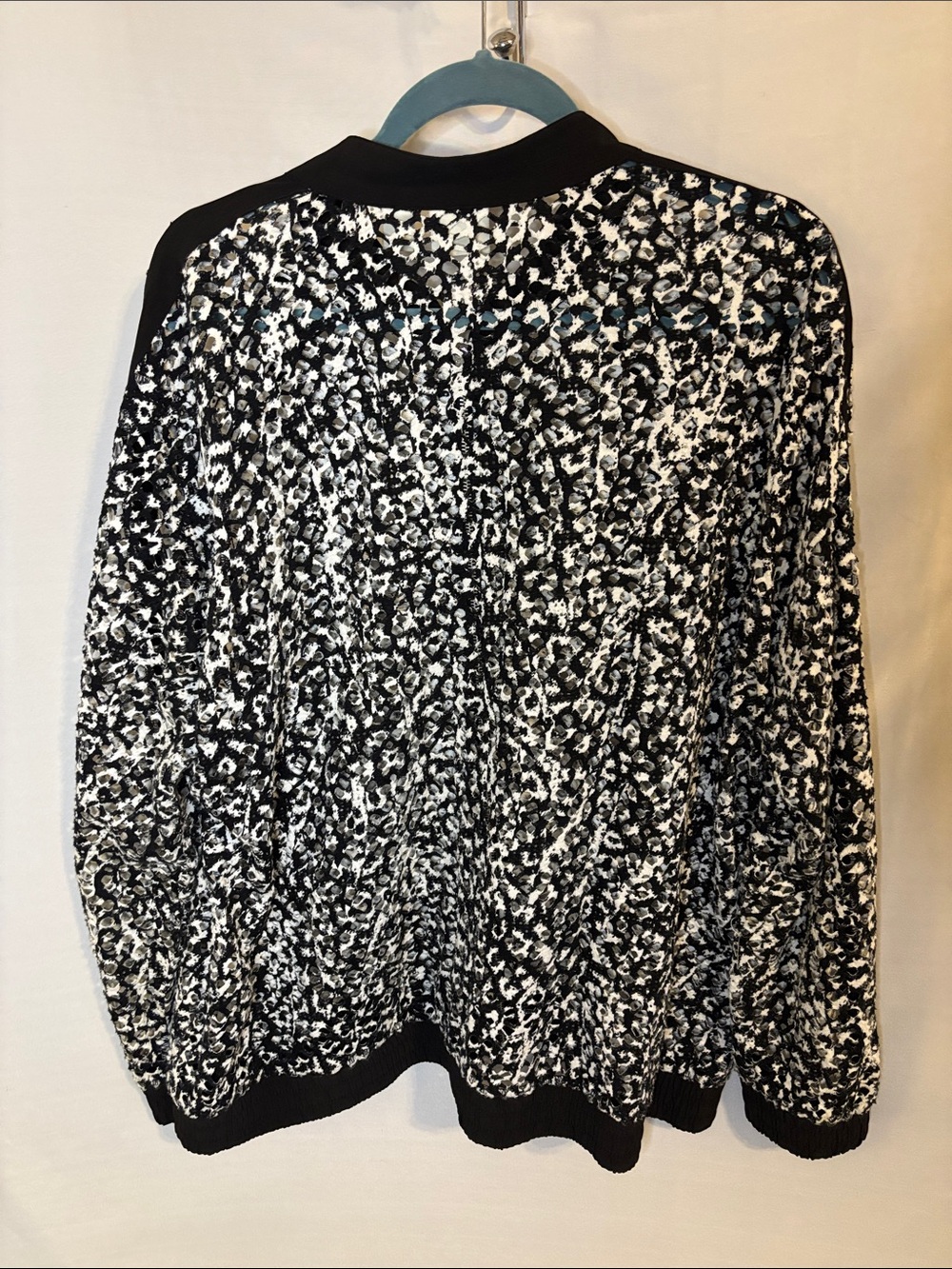 Chico’s Zenergy Black and White Mesh Zip Up Lightweight Jacket XXL - Picture 4 of 4